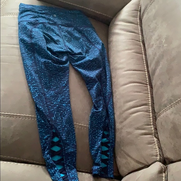 Lululemon High rise 7/8 pure practice right - Picture 3 of 5